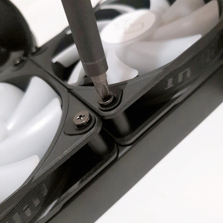 夠冷夠閃亮的一體式水冷散熱器 - 迎廣 InWin BR36