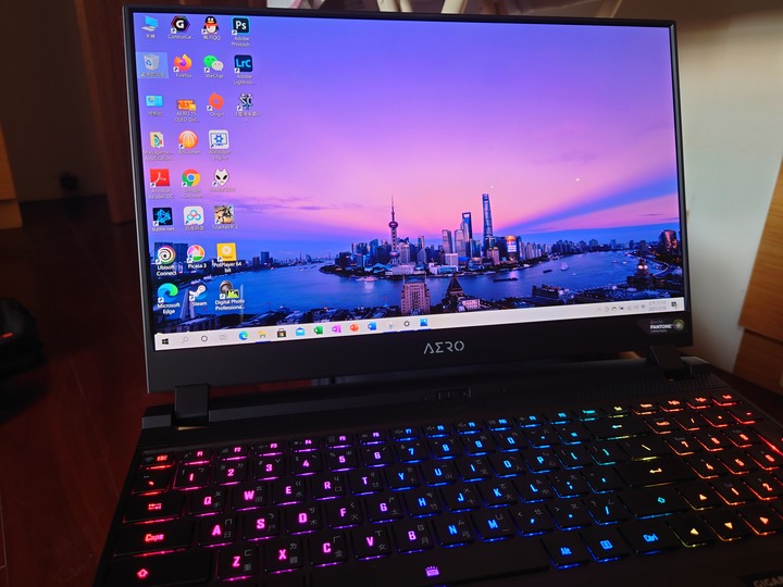 Aero 15 OLED 3070 不標準開箱文, 帶美女