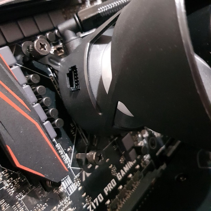 夠冷夠閃亮的一體式水冷散熱器 - 迎廣 InWin BR36