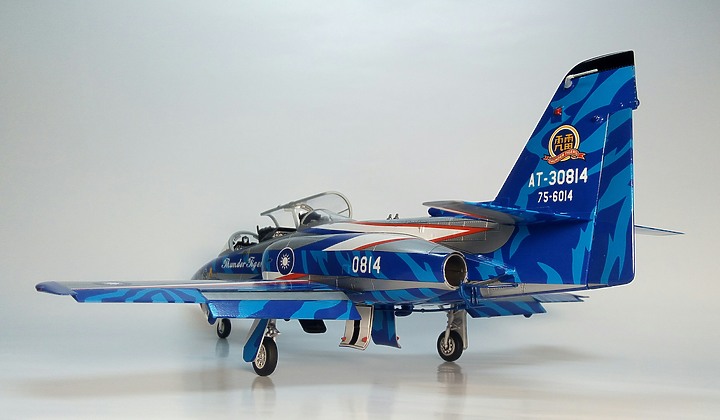 點我看大圖 FREEDOM 1/48 AT-3 自強號教練機