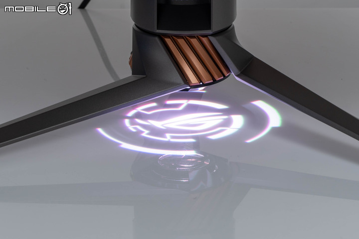 ROG SWIFT PG32UQX 電競螢幕開箱體驗 以 Mini LED 技術達成超細膩畫質演出