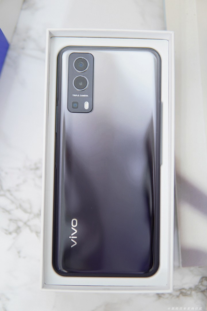 【開箱】vivo Y52 5G。「真人不露相」CP值超高的自拍、視訊美顏小工具
