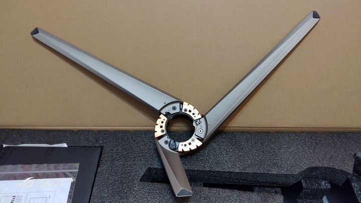 ROG PG32UQX - 4K 144Hz DSC Mini LED HDR顯示器之王(簡單開箱-圖文多)