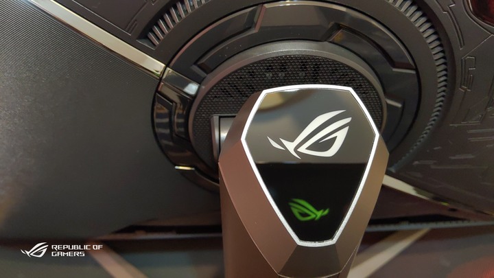 ROG PG32UQX - 4K 144Hz DSC Mini LED HDR顯示器之王(簡單開箱-圖文多)