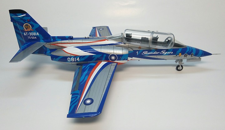 點我看大圖 FREEDOM 1/48 AT-3 自強號教練機
