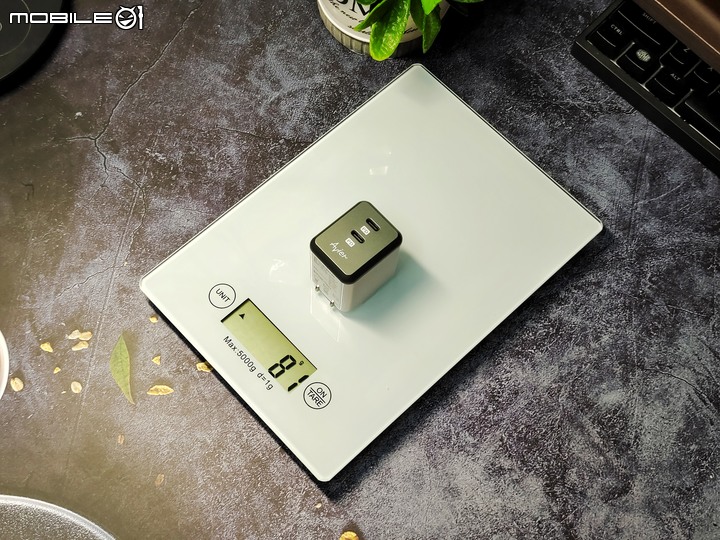 iPad Pro 2021 PD快充實測 – Avier Color Mix 36瓦 雙孔PD充電器開箱實測