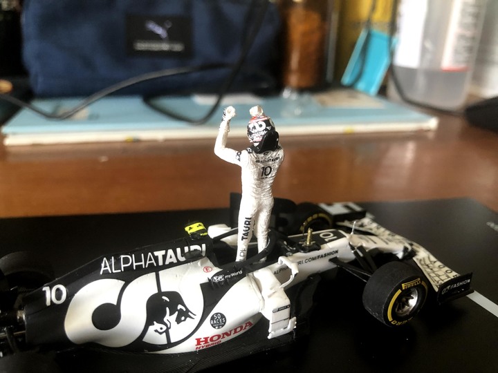 spark 1/43 gasly 2020 monza 首勝紀念版開箱 (圖少微開箱)