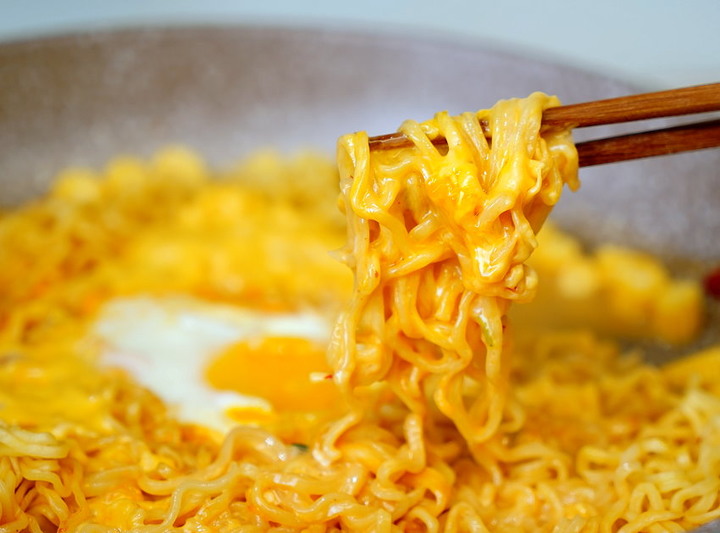 韓式炒泡麵．10分鐘上桌的美味家庭料理!