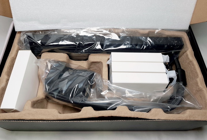 夠冷夠閃亮的一體式水冷散熱器 - 迎廣 InWin BR36