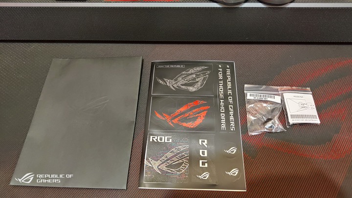 ROG PG32UQX - 4K 144Hz DSC Mini LED HDR顯示器之王(簡單開箱-圖文多)