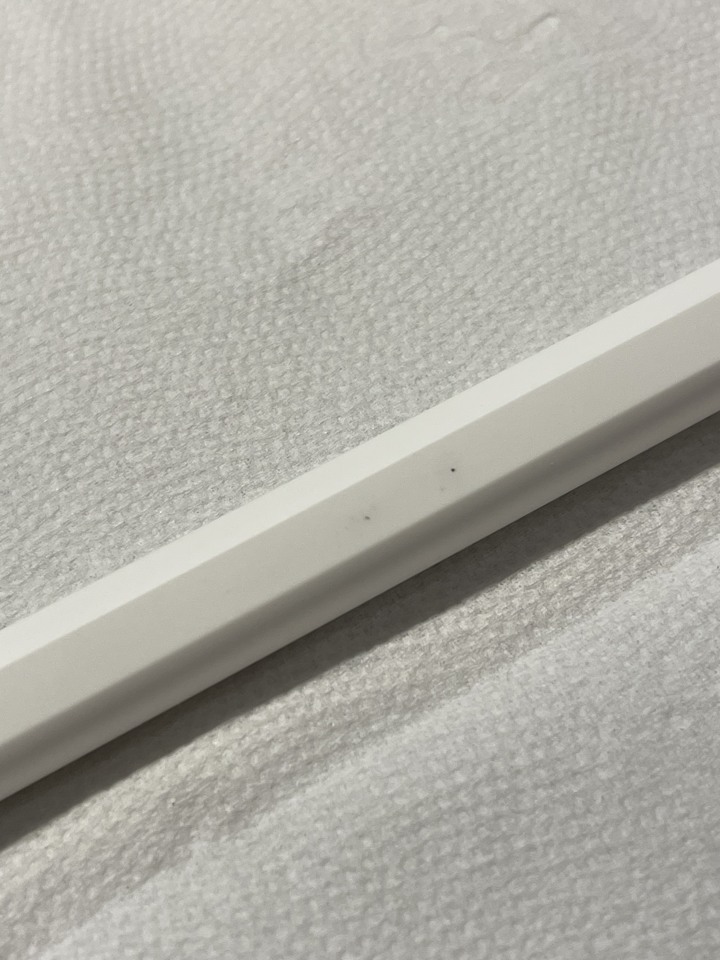 Apple Pencil充電處掉漆