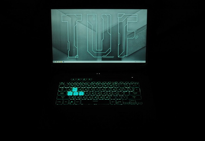 極簡純白體驗 ASUS TUF DASH F15 FX516PM 星耀白開箱