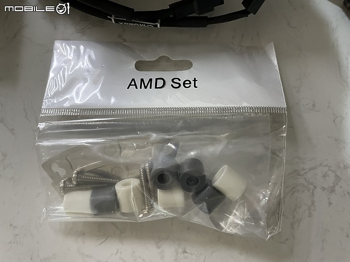 開箱 Noctua 貓頭鷹話題新品 NH-P 無風扇空冷巨無霸力壓 Ryzen 7 5700G