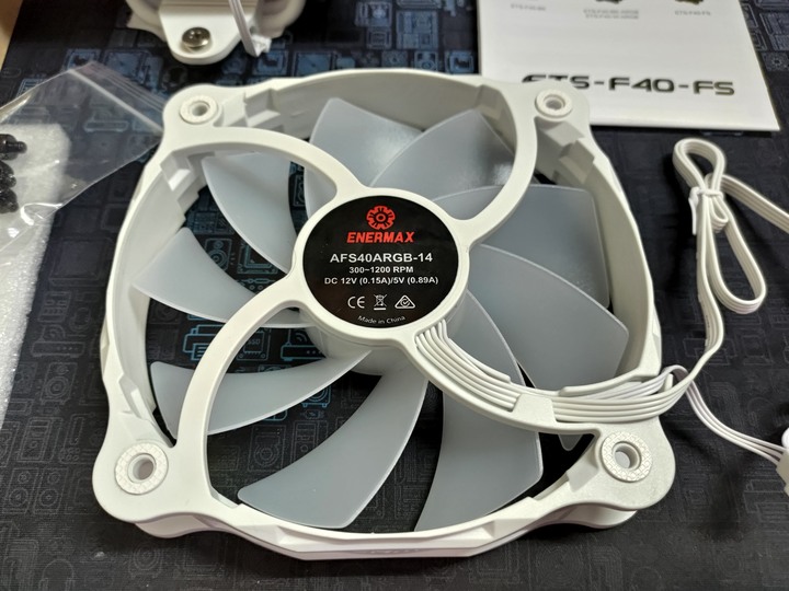 清涼一夏 白色塔散 安耐美 ENERMAX ETS-F40-W-ARGB 裝機心得