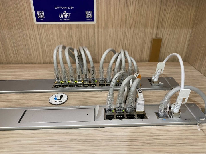 疫情關在家就是要整理弱電櫃啊,Unifi 簡易版全家桶分享 UDMP+USW-24-POE