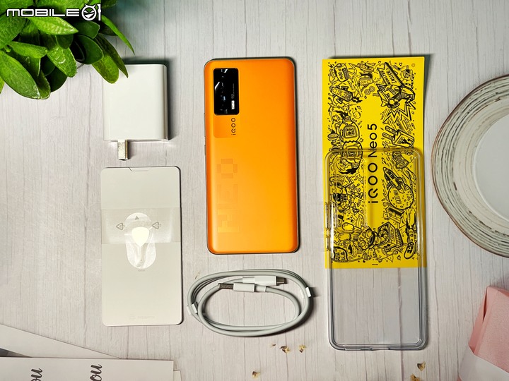 「 開箱 」iQOO Neo 5 簡單開箱 - 與 Vivo X60 Pro 高度相似,挑戰拍照最美遊戲手機