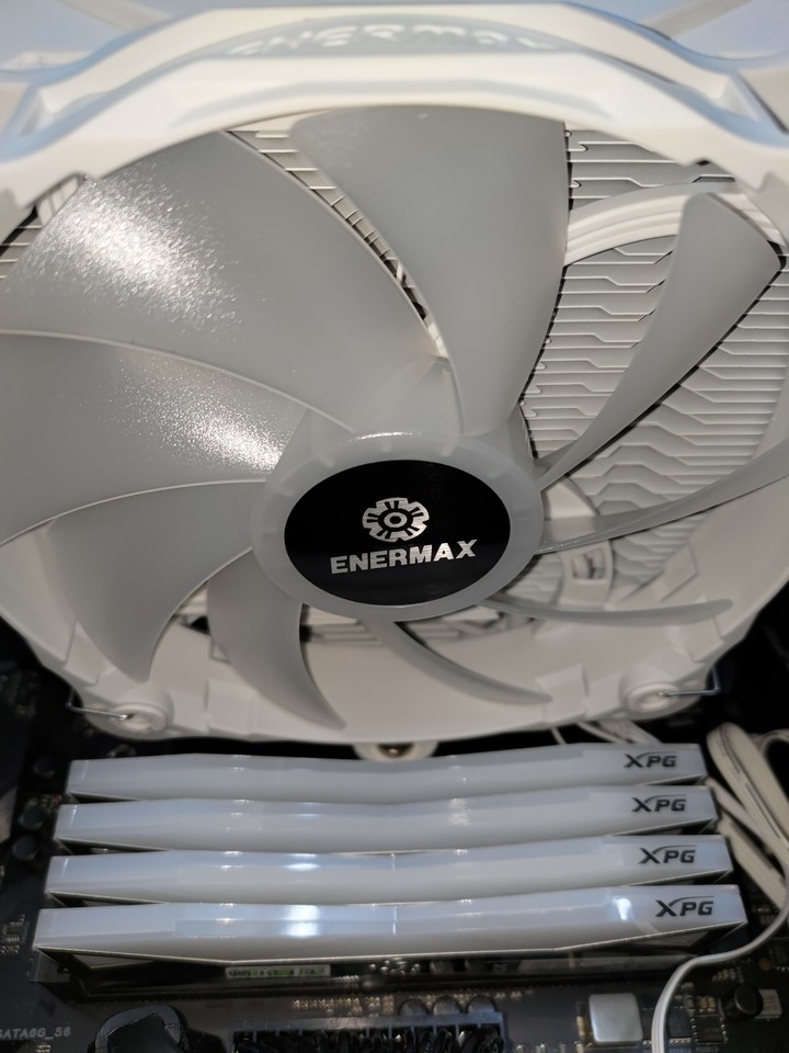 清涼一夏 白色塔散 安耐美 ENERMAX ETS-F40-W-ARGB 裝機心得