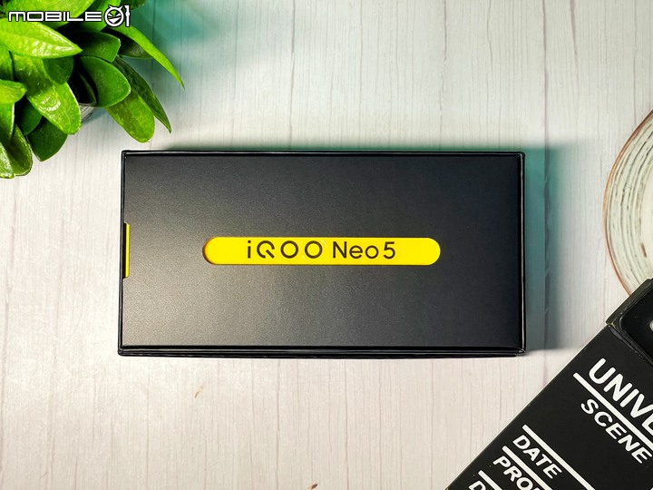 「 開箱 」iQOO Neo 5 簡單開箱 - 與 Vivo X60 Pro 高度相似,挑戰拍照最美遊戲手機