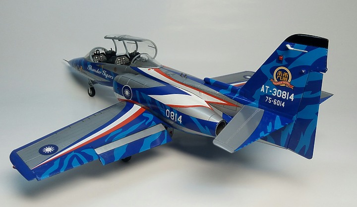 點我看大圖 FREEDOM 1/48 AT-3 自強號教練機