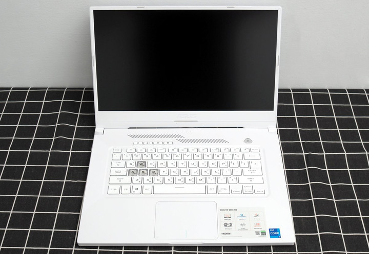 極簡純白體驗 ASUS TUF DASH F15 FX516PM 星耀白開箱