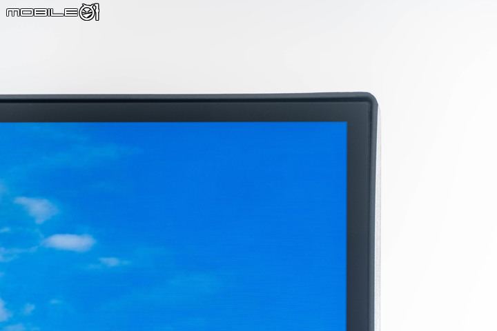 ROG SWIFT PG32UQX 電競螢幕開箱體驗 以 Mini LED 技術達成超細膩畫質演出