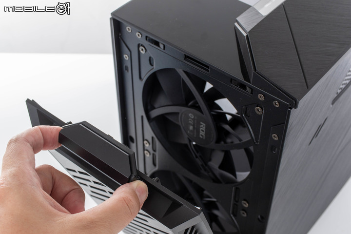 ROG Z11 電競機殼開箱試用 以斜向擺主機板真能提高性能?