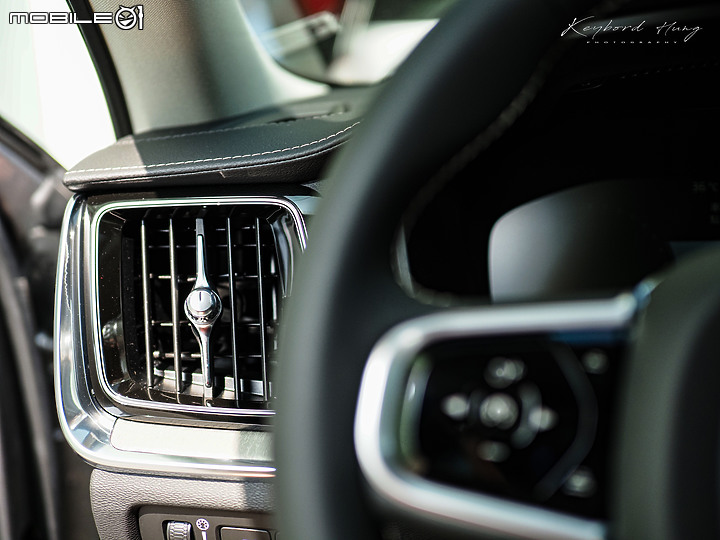 【Volvo V60 T6 Recharge 開箱】