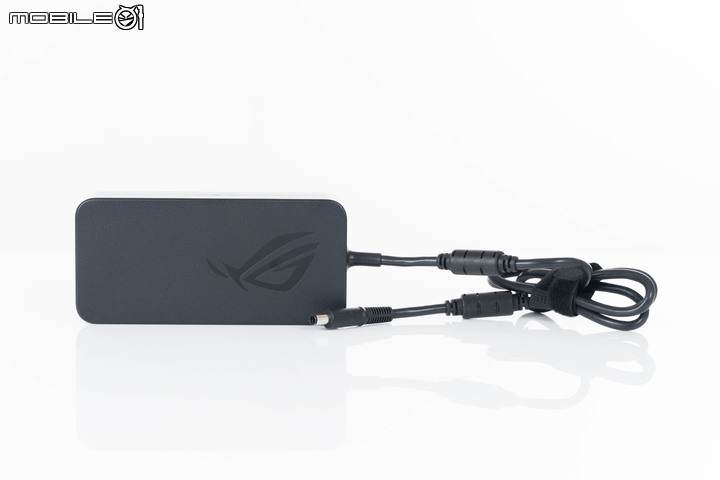 ROG SWIFT PG32UQX 電競螢幕開箱體驗 以 Mini LED 技術達成超細膩畫質演出
