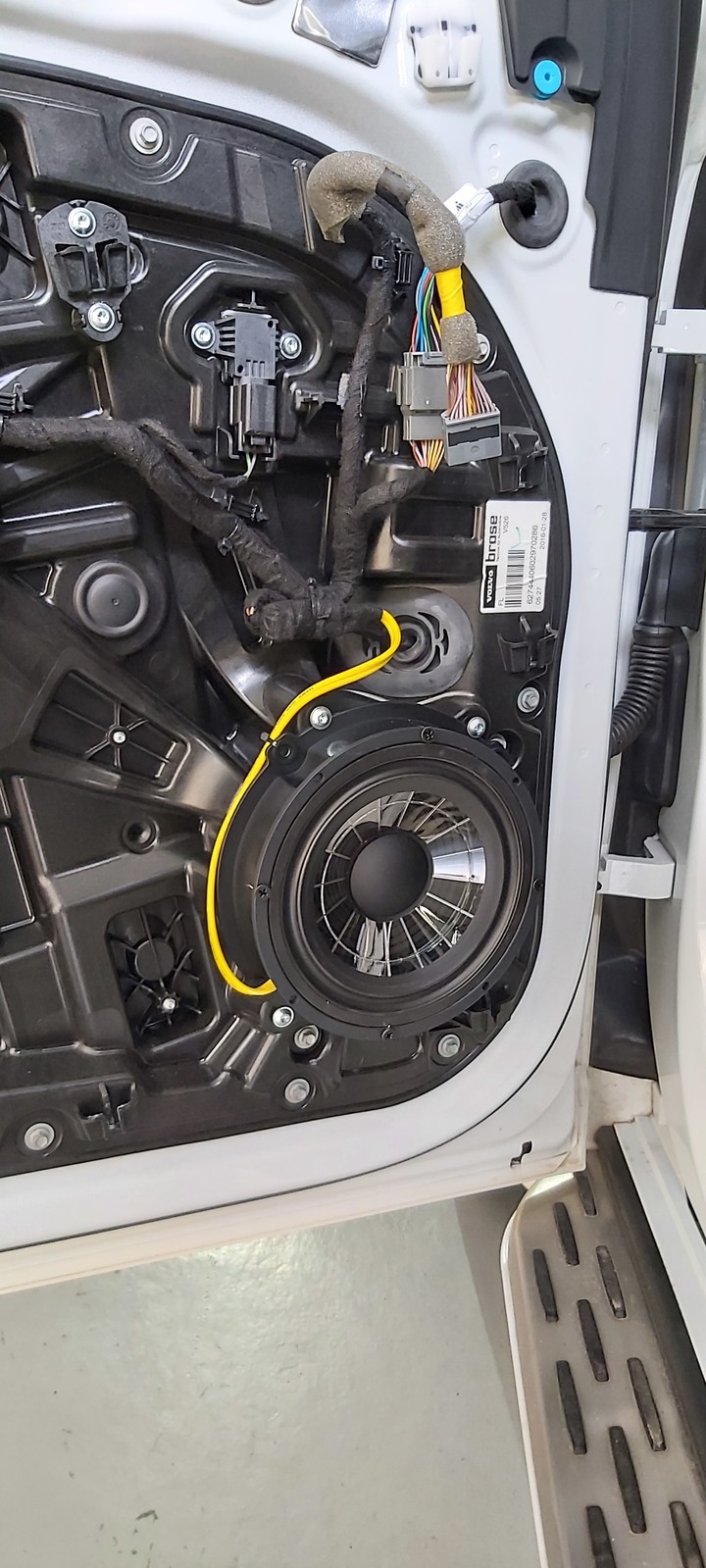 2016 Volvo XC90 D5 M+的DIY改裝Bowers&Wilkins音響升級歷程
