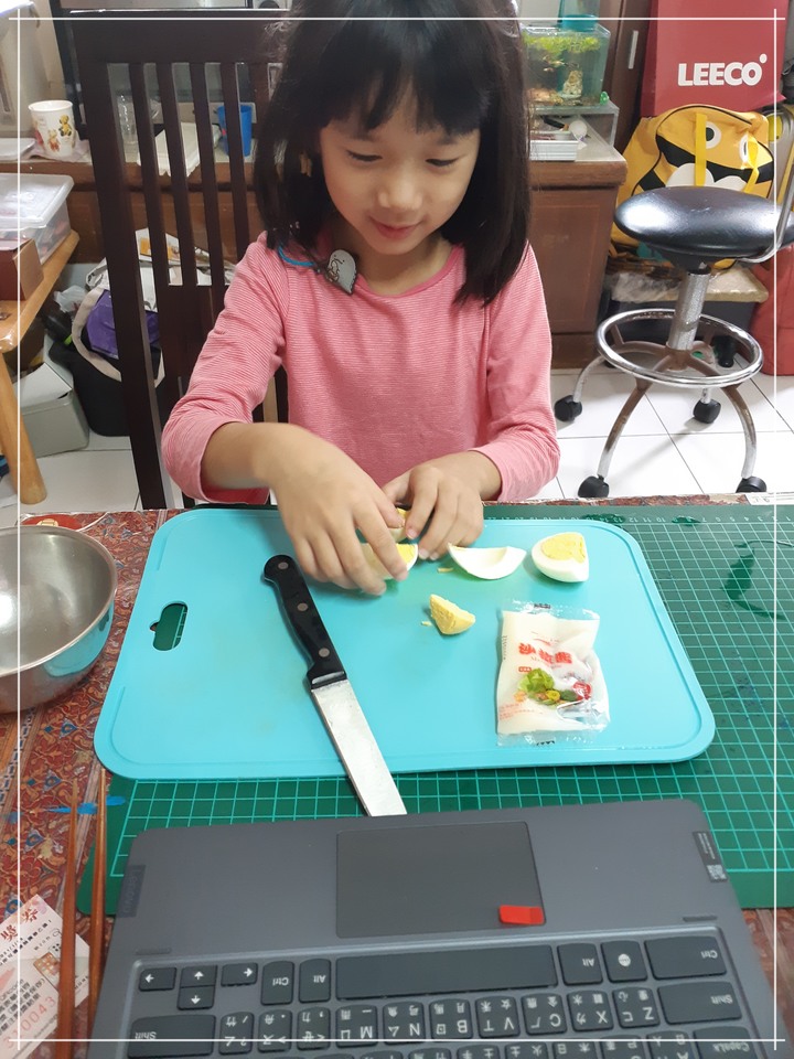 宅在家的好幫手!Lenovo Tab P11 Pro "孩子們的第一台類筆電平版“!