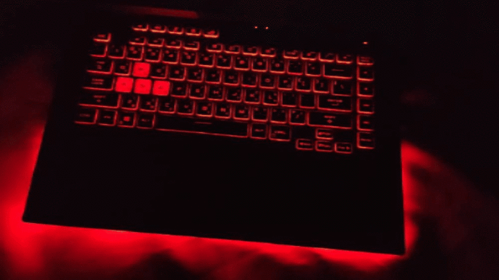 粉色妝點明快風格，ROG Strix G15 G513QM 電馭粉電競筆電開箱測試