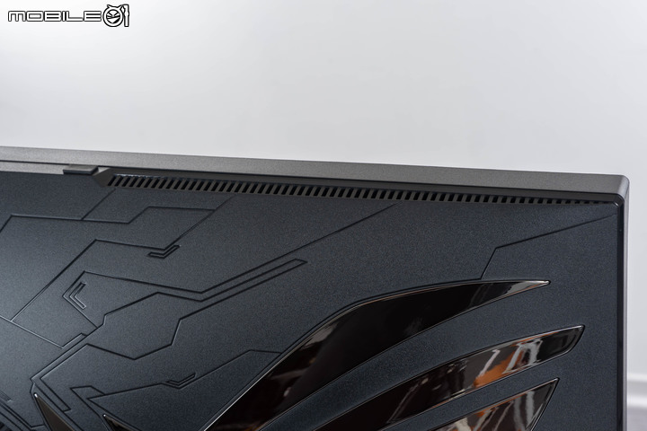 ROG SWIFT PG32UQX 電競螢幕開箱體驗 以 Mini LED 技術達成超細膩畫質演出