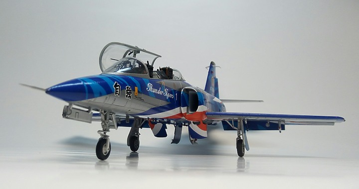 點我看大圖 FREEDOM 1/48 AT-3 自強號教練機