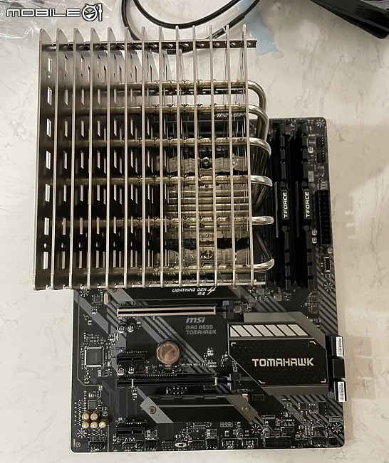開箱 Noctua 貓頭鷹話題新品 NH-P 無風扇空冷巨無霸力壓 Ryzen 7 5700G