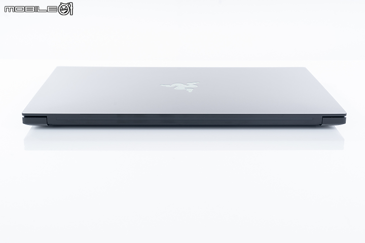 Razer Blade 15 Advanced with Thunderbolt 4 Chroma 薄型電競重磅效能