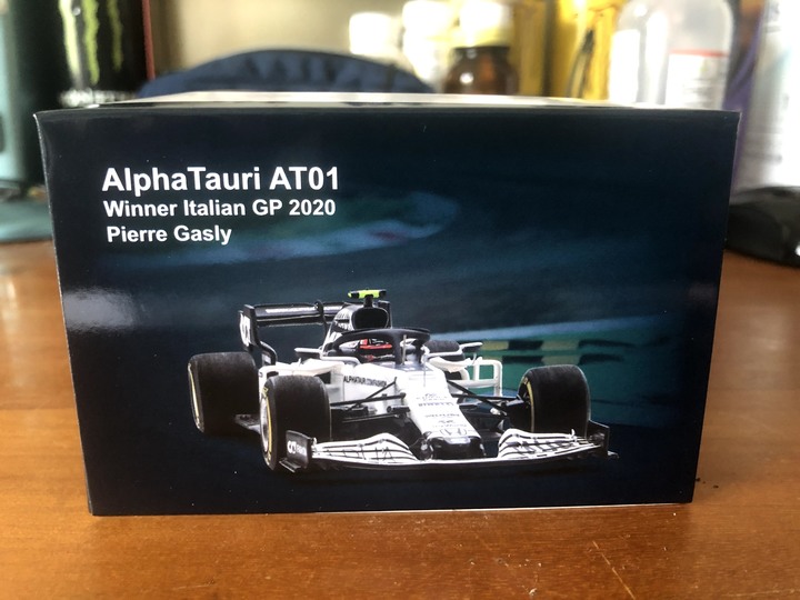 spark 1/43 gasly 2020 monza 首勝紀念版開箱 (圖少微開箱)