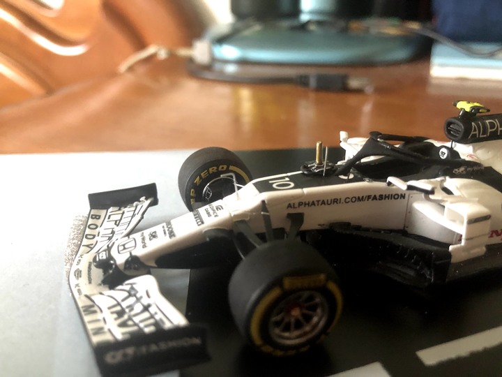 spark 1/43 gasly 2020 monza 首勝紀念版開箱 (圖少微開箱)