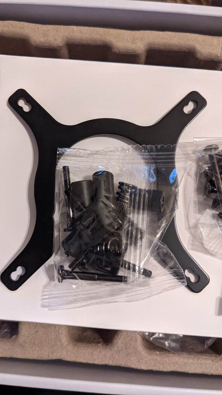 微星MSI MAG CoreLiquio 360R 簡易開箱 (更新 空冷利民TRUE Spirit 140 Power 單風扇水冷 MasterLiquid ML120L V2 RGB 雙風扇水冷 微星MAG CoreLiquio 240R 溫度測試對比) )