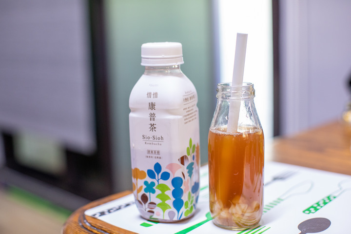 天氣熱就是要喝飲品~快來喝”惜惜康普茶”，清爽解膩的好茶！