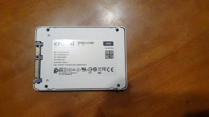 二手美光Micron Crucial MX-500 2.5吋 ssd 固態硬碟 250G