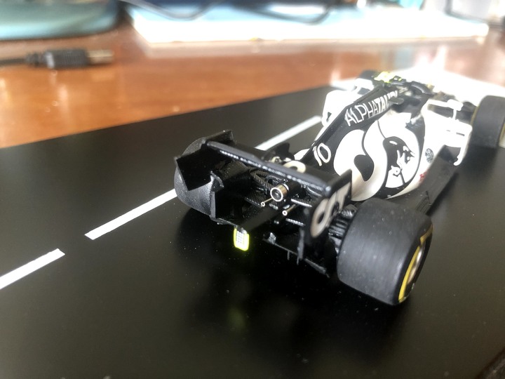 spark 1/43 gasly 2020 monza 首勝紀念版開箱 (圖少微開箱)