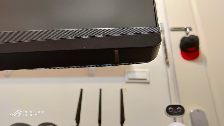 ROG PG32UQX - 4K 144Hz DSC Mini LED HDR顯示器之王(簡單開箱-圖文多)