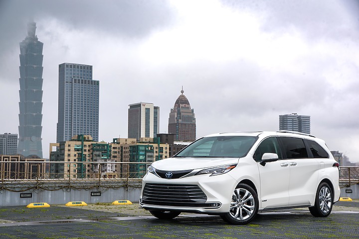 【前哨戰】Honda Odyssey、Kia Carnival、Toyota Sienna紙上規格較量,兩百萬七人座MPV你選誰?