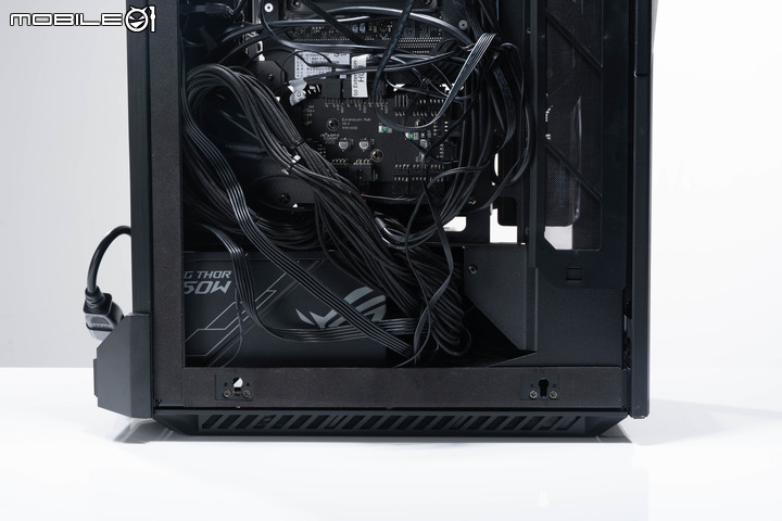 ROG Z11 電競機殼開箱試用 以斜向擺主機板真能提高性能?