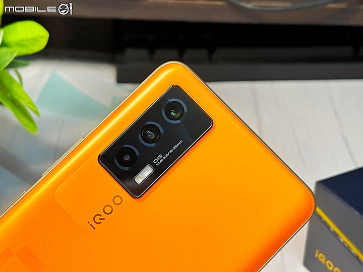 「 開箱 」iQOO Neo 5 簡單開箱 - 與 Vivo X60 Pro 高度相似,挑戰拍照最美遊戲手機