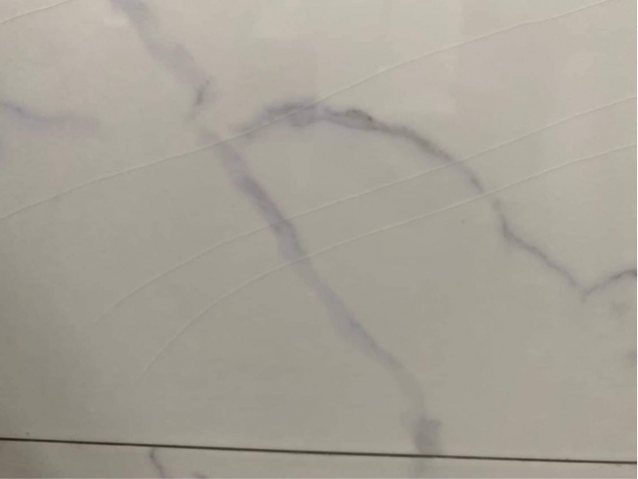 老屋翻新，磁磚貼完三個月裂縫