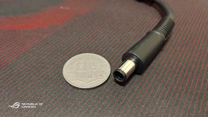 ROG PG32UQX - 4K 144Hz DSC Mini LED HDR顯示器之王(簡單開箱-圖文多)