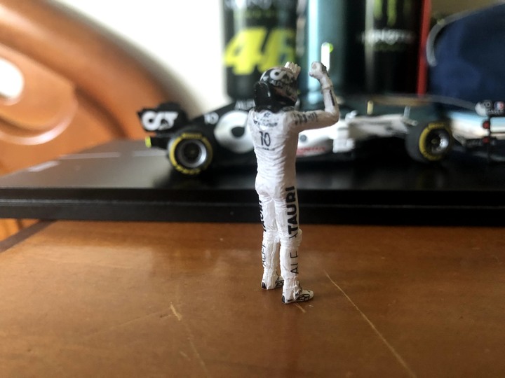 spark 1/43 gasly 2020 monza 首勝紀念版開箱 (圖少微開箱)