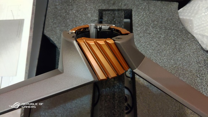 ROG PG32UQX - 4K 144Hz DSC Mini LED HDR顯示器之王(簡單開箱-圖文多)