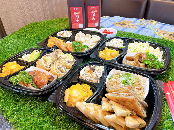 台中南屯「劉家酸白菜火鍋」超夠味！道地眷村餐盒外帶8折！